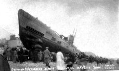 Submarine-beached-1919.